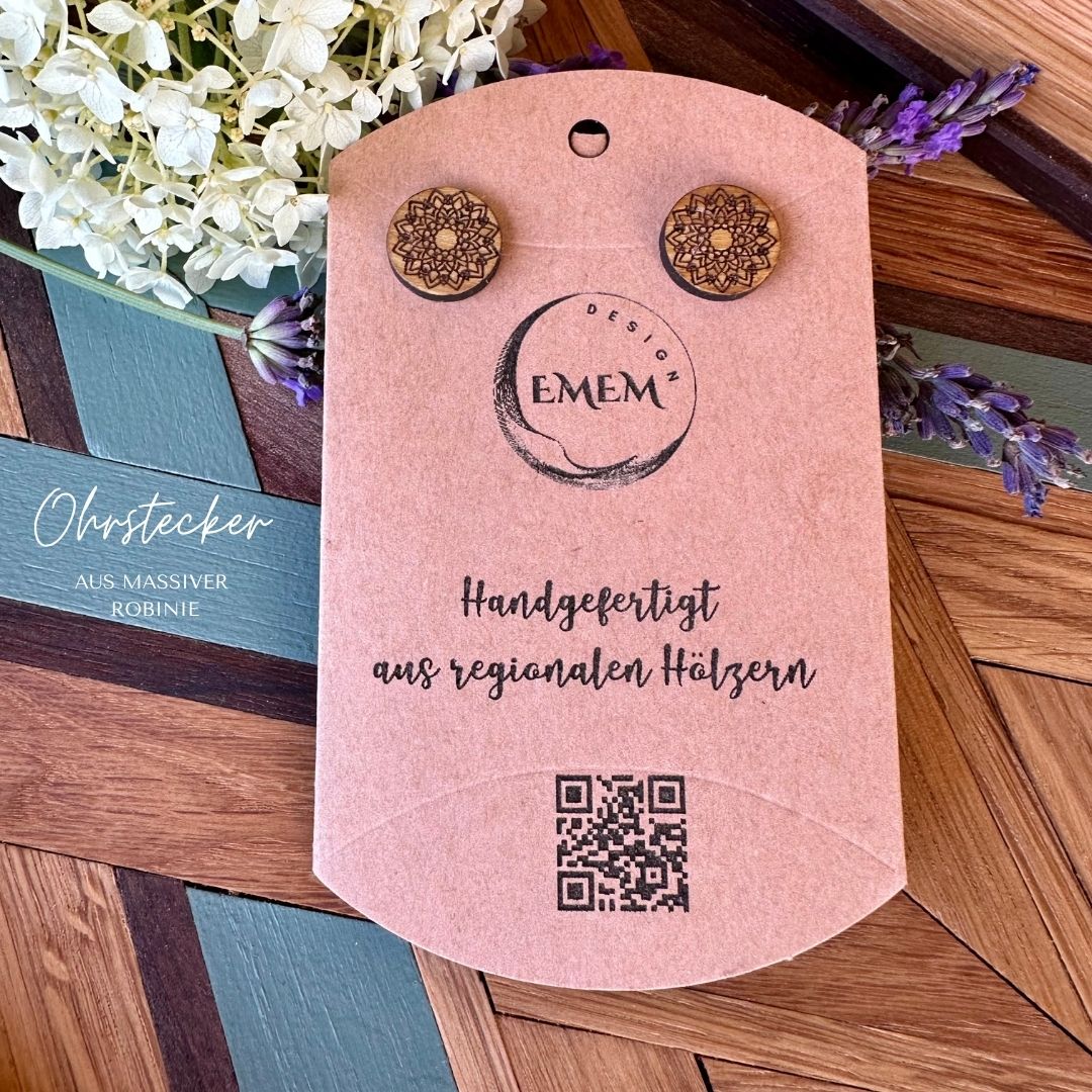 Handgefertigte Ohrstecker aus  Robinie mit Gravur