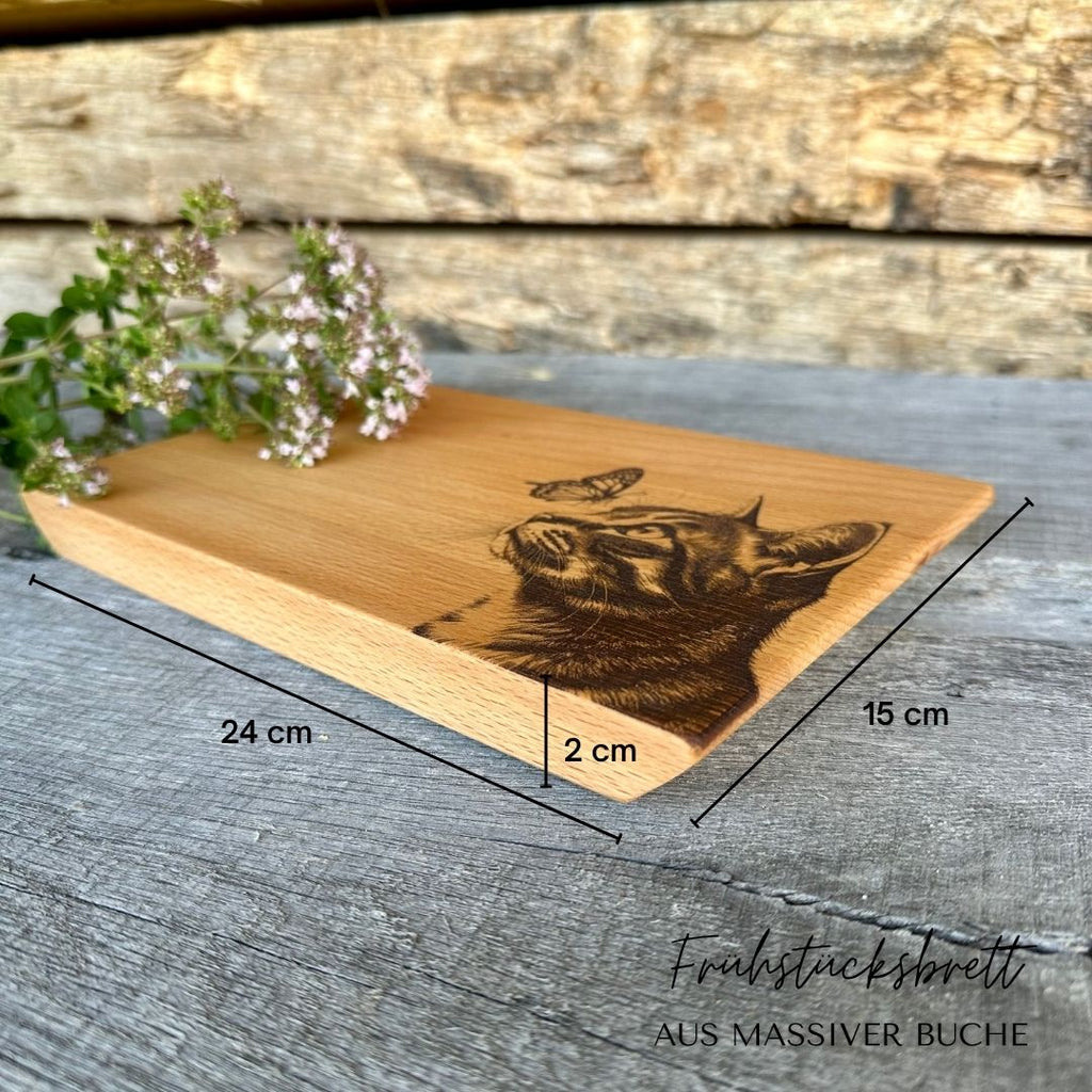 Handgefertigtes Frühstücksbrett aus massiver Buche  mit Gravur