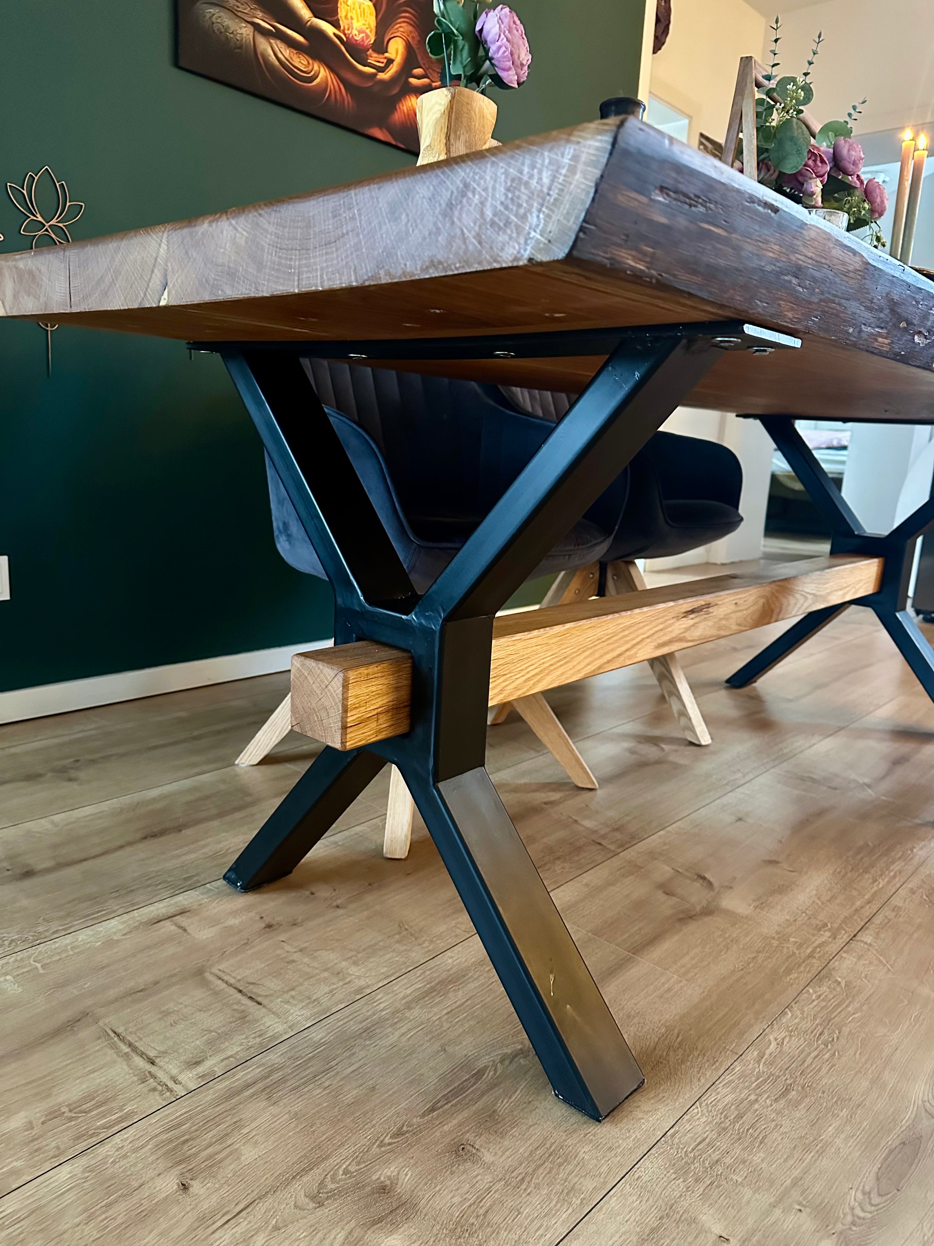 Massives Tischgestell aus Stahl – handgefertigt