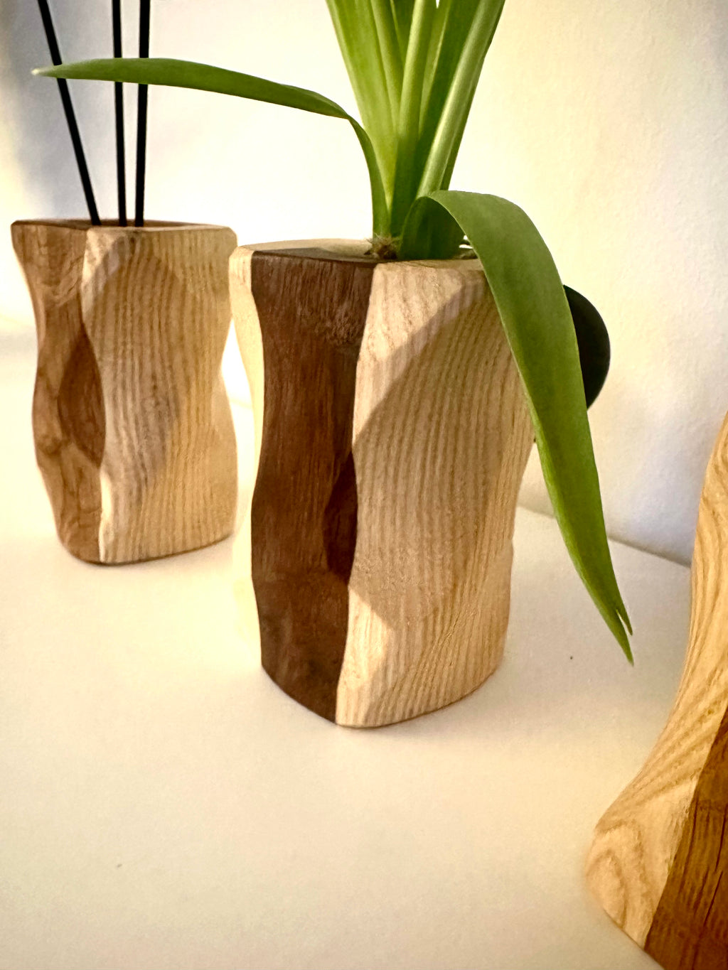 Gedrechseltes Dreiwerk aus massiv Holz – vielseitig & zeitlos